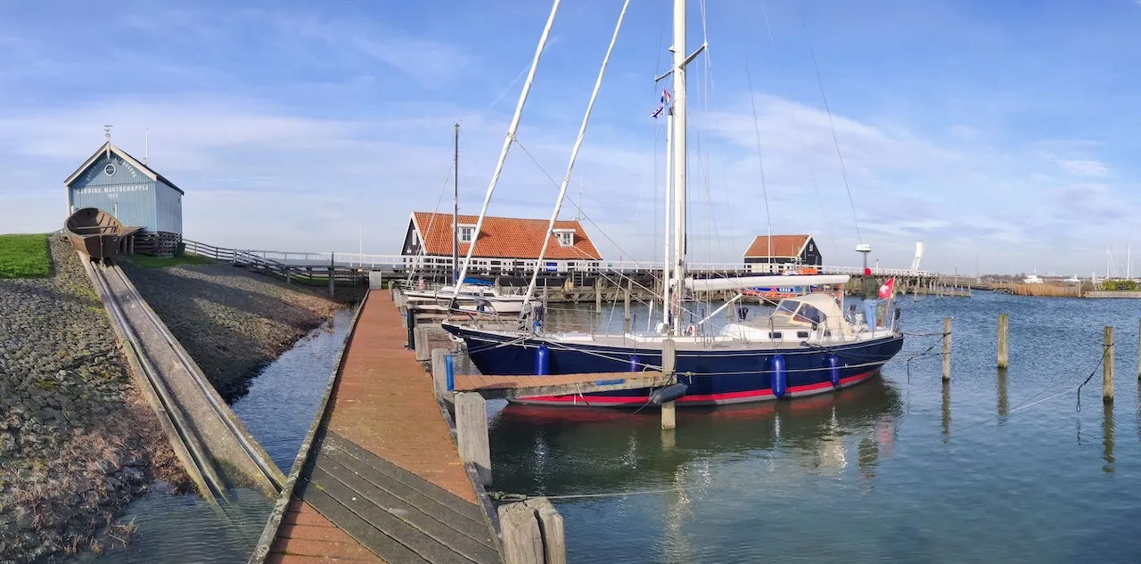 Coelacanth sailing to Hindeloopen